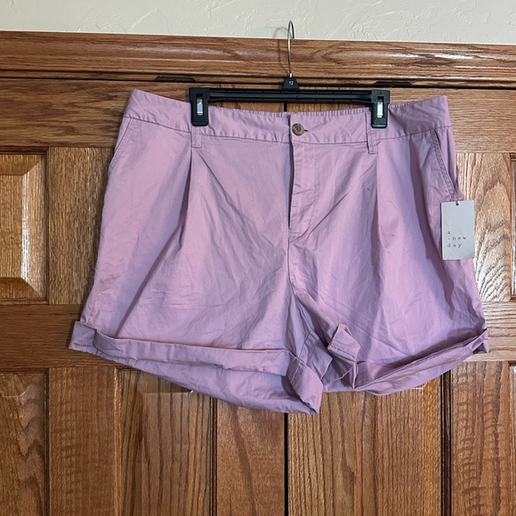 GAP Pants - A New Day Shorts Pleated Size XXL Stretch Lavender with Cuff NWT